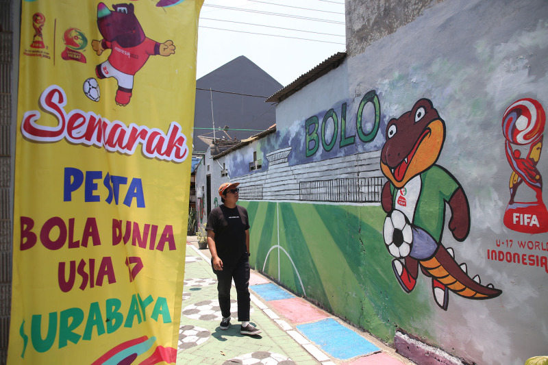 Ikut Meriahkan Piala Dunia U-17, Warga Surabaya Hias Kampung Bertemakan Sepak Bola