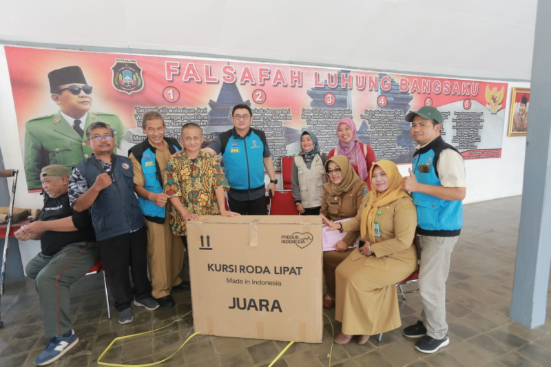 Dinsos Jatim Beri Bantuan Penjaga Istana Gebang Bung Karno