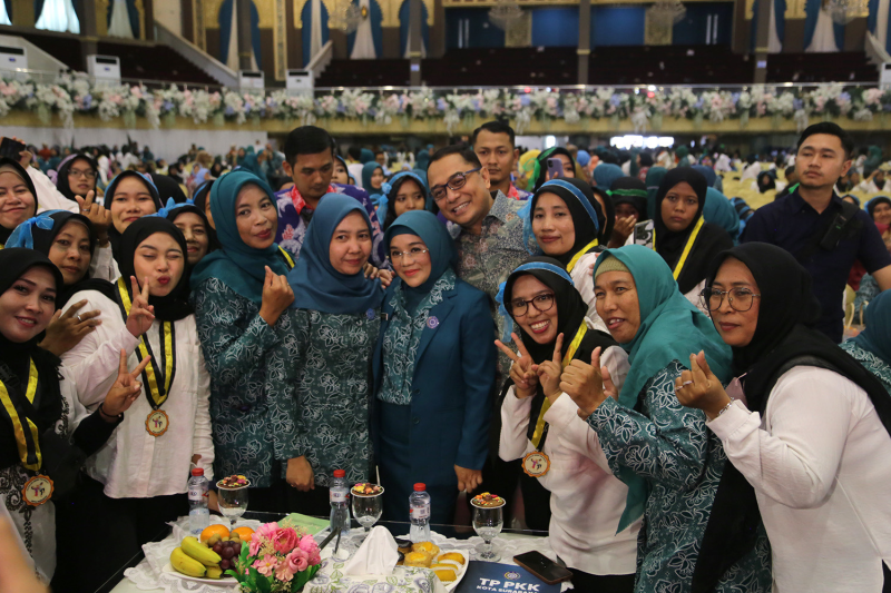 Ribuan Orang Tua di Surabaya Lulus SOTH, Cegah Stunting Lewat Perbaikan Pola Asuh